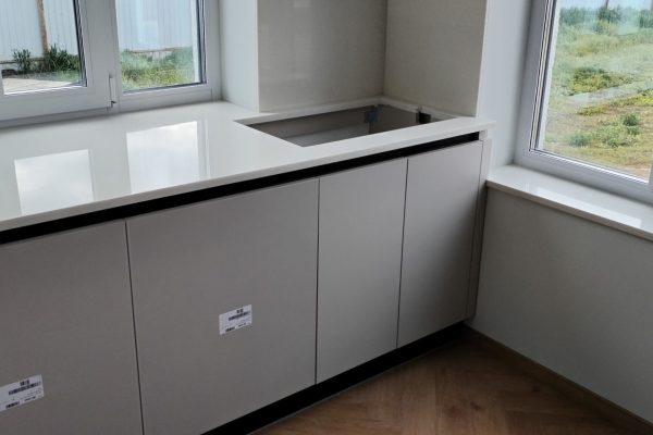 stoleshnica_akril_kuhnya-10