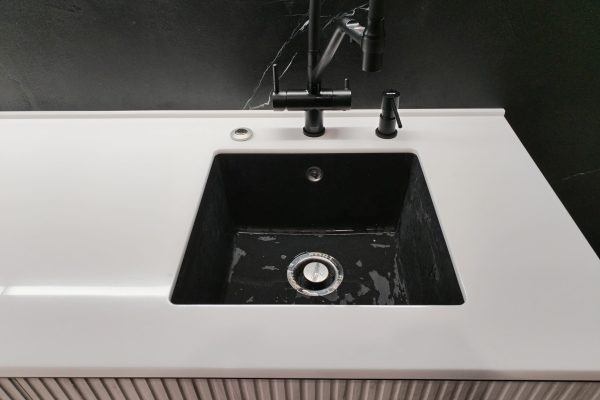 stoleshnica_akril_kuhnya-3