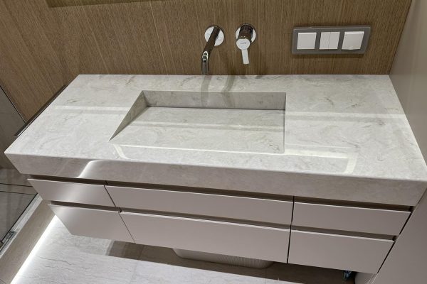 stoleshnica_akril_su-22